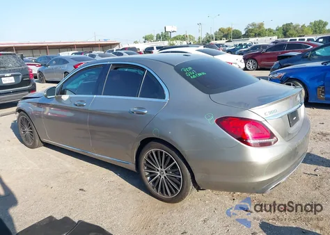 2019 Mercedes-Benz C 300 z USA, uszkodzony, nr VIN 55SWF8DB1KU308526